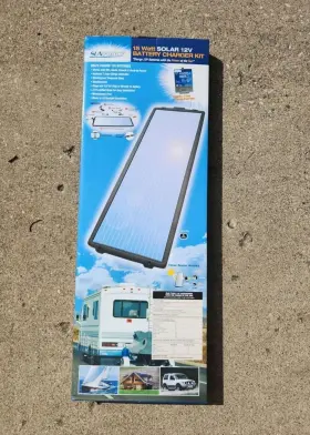 77015 Sunforce 18 Watt 12 Volt Solar Panel Battery Charger With 7 Amp Conroller. New